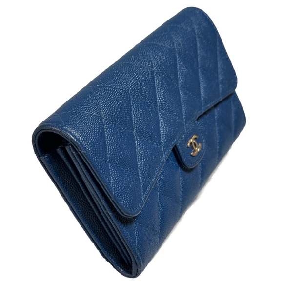 CHANEL Quilted Caviar Wallet - Picture 3 of 5